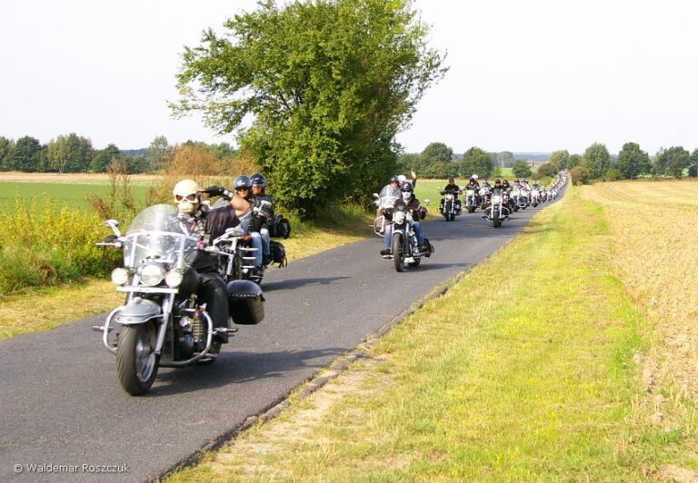 motocyklisci