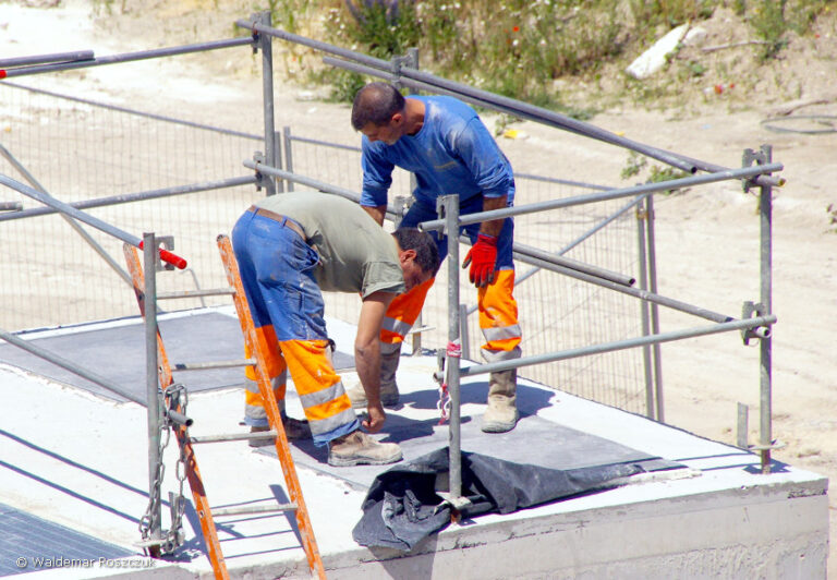 pracownicy-budowa