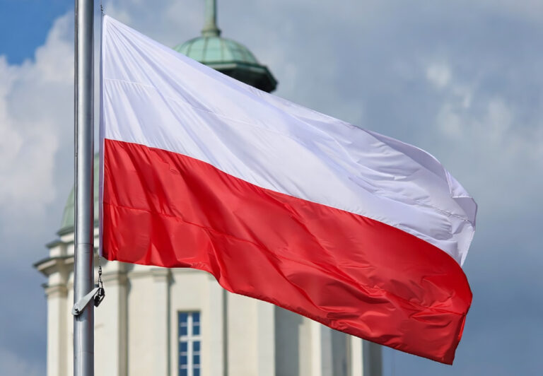 polska-flaga-maszt